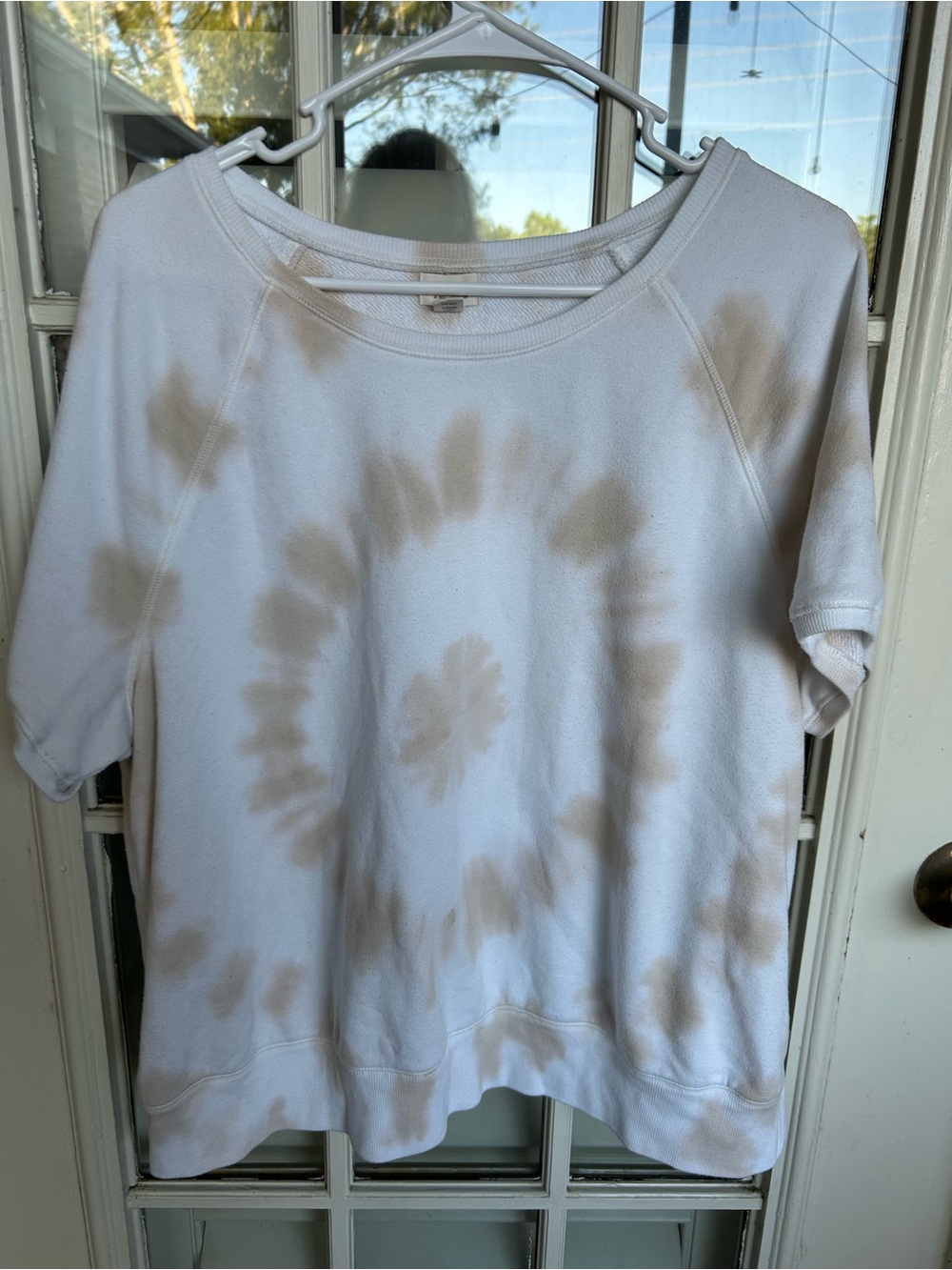 a.n.a Short Sleeve Tie-Dye Sweatshirt in Cream and White